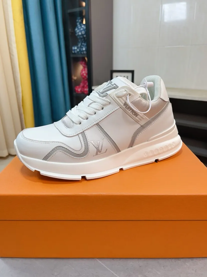 Men's shoes 💰600🌸🌸 LV style is novel and fashionable, the upper is made of imported cowhide + LV special materials! Super trendy design! It’s eye-catching! The leather is soft, delicate, shiny and translucent, showing the ultimate in pure handcraftsmanship, and the mesh is soft, comfortable and breathable! Size: 39-44 (38 45 customized)